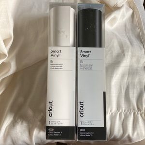 NIB - 2 Roll Bundle Cricut Smart Removable Vinyl - Matte White and Black